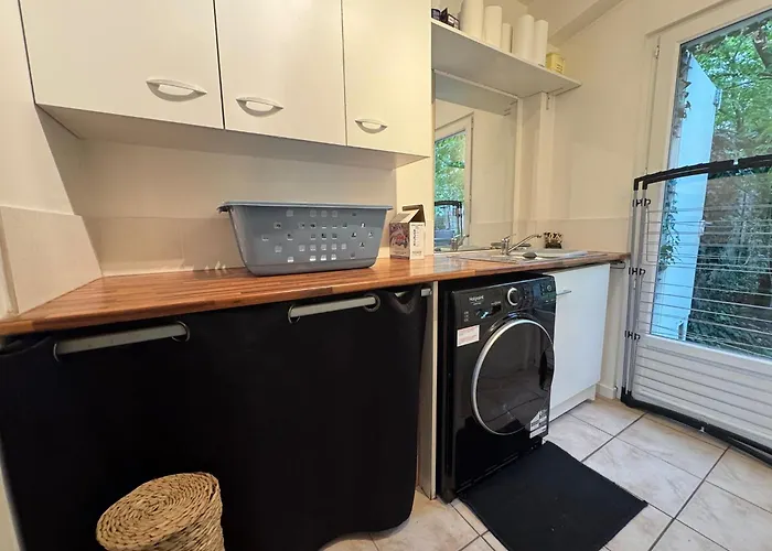 28 Rue Louis Bleriot 72700 Alonnes Nyaraló